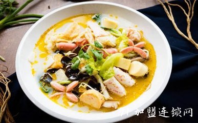 烫酸爽麻辣烫加盟店活跃在消费者中，菌类丰富引发热议